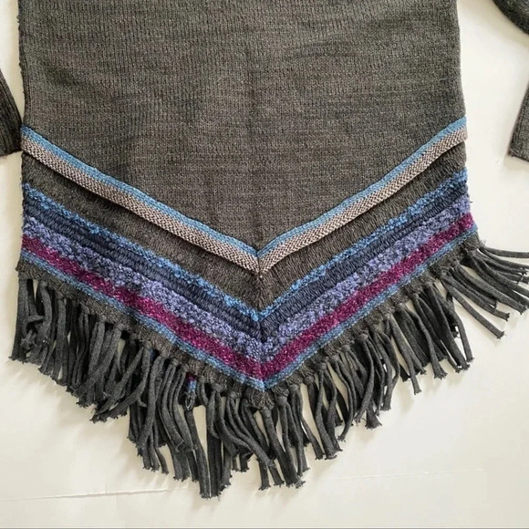 Soft Surroundings PS Foley Fringe Tunic Sweater
Wool Acrylic 38426 striped - Picture 9 of 13